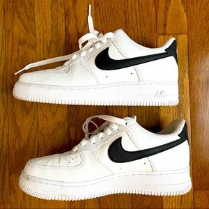 Nike Air Force 1 men’s size 7 / women’s size 8.5
